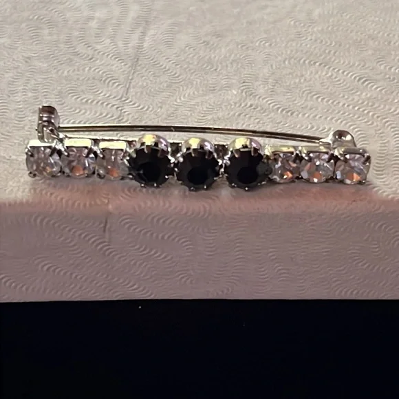 Vintage Rhinestone pin - Picture 1 of 4